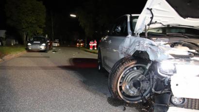 Bild: jma
Der schrottreife BMW nach dem Zusammenstoß. Der Fahrer blieb unverletzt, wurde aber von den Polizeibeamten zur Blutentnahme mitgenommen.