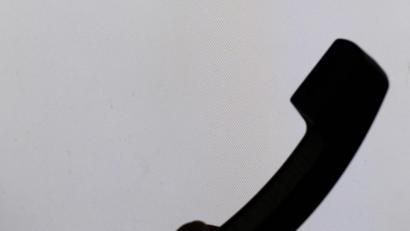 Symbolbild: Armin Weigel/dpa 
Wieder einmal hat sich ein Unbekannter am Telefon als Polizist ausgegeben.