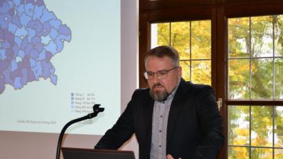 Bild: rti
Wirtschaftsförderer Volker Höcht informierte die Kreisräte im Wirtschaftsausschuss über geplante Projekte.