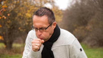 Symbolbild: obs/Symbio Gruppe GmbH &amp; Co KG/Heike-Lange
Corona und Grippe: Nicht immer sind die Symptome eindeutig zuzuordnen.