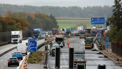 Bild: Götz
Die Ausfahrt Schwandorf-Mitte muss in Richtung Regensburg wegen Asphaltarbeiten von Freitag bis Montag erneut gesperrt werden.