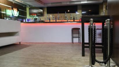 Archivbild: Petra Hartl
42 Mitarbeiter hat "Hashtag"-Besitzer Daniel Zienert in seinem Weidener Club normalerweise beschäftigt - das Gehalt fehlt allen seit Monaten.