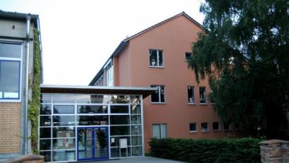 Archivbild: Hirsch
Die Schule in Ettmannsdorf ist vorübergehend geschlossen, bis die Lehrer auf das Coronavirus getestet worden sind.