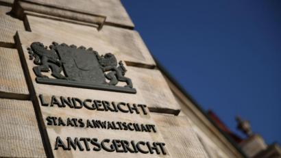 Symbolbild: Daniel Karmann
Ein 43-Jähriger hat vor dem Landgericht Amberg Revision beantragt. Er war wegen Stalkings verurteilt worden.