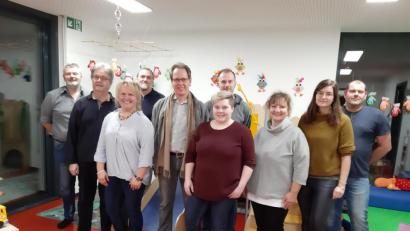 Bild: Hans Klupp/exb
Bild zeigt die Freien Wähler Plößberg. Dritte von links Stefanie Siegert, Leiterin der Kinderkrippe Wirbelwind.