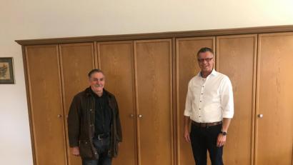 Bild: fg
Bürgermeister Hermann Falk freut sich, dass Sepp Strobl auch die kommenden sechs Jahre das Amt des Stadtheimatpflegers übernimmt.