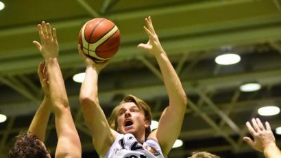 Bild: af
Auf ihren verletzten Center Jonas Meißner (Mitte) müssen die Neustädter Basketballer am Samstag gegen die Chemnitz Niners verzichten. 	Archivbild: af