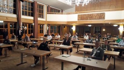 Bild: Anita Kinscher/exb
Weichenstellung mit Abstand. Das Josefshaus in Hirschau war von Bürgermeistern und Jugendbeauftragten der Landkreisgemeinden gut besucht.