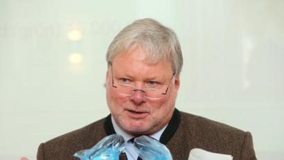 Bild: Wolfgang Steinbacher
Leitender Forstdirektor Wolfhard-Rüdiger Wicht, Amt für Ernährung, Landwirtschaft und Forsten Amberg, warb bei der Umweltausschusssitzung vor allem für den Waldumbau.