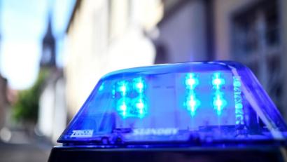 Symbolbild: Patrick Seeger/dpa
Als die Polizei beim Baumarkt anrückte, war's schon passiert: Ein Unfallfahrer hinterließ einen gewaltigen Schaden, aber nicht seine Adresse.