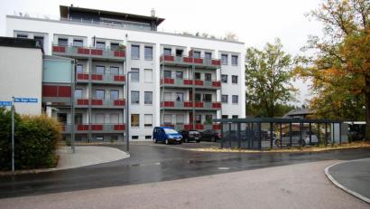 Bild: sm
Der Weg zum Meichner-Baugebiet ist künftig ein Teil der Max-Reger-Straße. Der Gemeinderat widmete das rund 75 Meter lange Teilstück als Ortsstraße. Somit gilt hier künftig Rechts vor links.