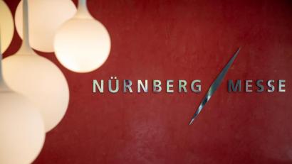 Archivbild: Daniel Karmann/dpa
Das Logo der Nürnberg Messe GmbH.
