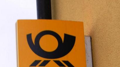 Bild: sm
Dieses Schild mit der Aufschrift „Postbank“ wird es voraussichtlich nur noch bis Ende November an der Hauswand der Altenstädter Postpartner-Filiale in der Hauptstraße 4 geben. Die Postbank will nämlich ihre Dienste in Altenstadt/WN einstellen.
