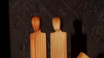 Bild: e
Das Kümmersbrucker „Heiligen-Hölzl“, eine Skulptur aus Holz, ist in der Kümmersbrucker Kirche ausgestellt.