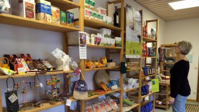 Bild: le
Seit 20 Jahren gibt es in Floß Waren aus dem Eine-Welt.-Laden. Am kommenden Wochenende, 24. und 25. Oktober, ist ein Jubiläumsverkauf geplant.