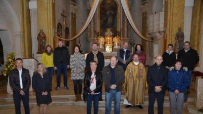 Bild: dob
Stellvertretend für alle Jubelpaare am Samstag wurden diejenigen fotografiert, die in diesem Jahr ihre Silberhochzeit nach 25 Ehejahren feiern konnten.