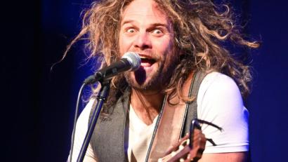 Bild: gf
Mit trockenem Humor und frisch gerauften Haaren läuft der Keller Steff im Capitol zur Hochform auf.