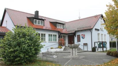 Bild: pi
Das Georgenberger Rathaus ist fast genauso so alt wie die Großgemeinde, die 1970 entstand.