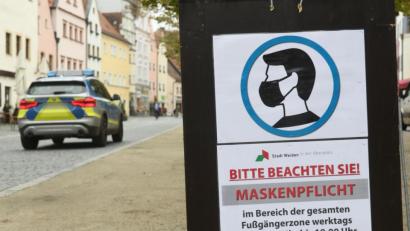 Bild: Gabi Schönberger
Die Maskenpflicht in der Weidener Fußgängerzone gilt nun schon seit mehreren Tagen. Die in der jüngsten Zeit gestiegenen Coronazahlen in Stadt und Land ziehen aber jetzt noch weitere Folgen nach sich.