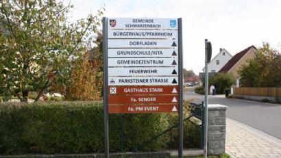 Bild: bjp
In der Gemeinderatssitzung wurden Kriterien für eine Nennung von Gewerbebetrieben auf den Schwarzenbacher Ortswegweisern formuliert.