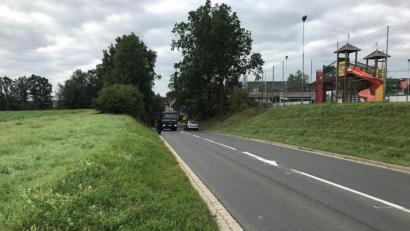 Bild: Stefanie Gradl
Für Fußgänger kann es schon mal gefährlich werden, wenn sie auf der Staatsstraße vom Weidenstock nach Schlicht unterwegs sind.