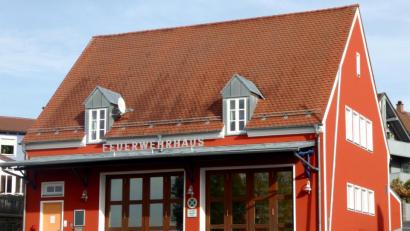 Bild: fsb
Das bestehende Feuerwehrhaus „Am Burgstuhl“. Noch ist unklar, wo die Feuerwehr in Pirk eine neue Bleibe bauen könnte.
