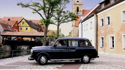 Bild: Hans Meindl
Das London-Taxi an der Schiffgasse - dem "nördlichsten Donauhafen Bayerns", wie es bei der Stadtführung heißt.