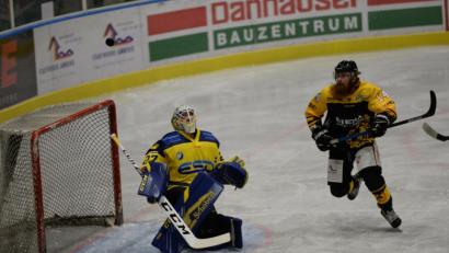 Archivbild: brü
Der ERSC Amberg kann wieder auf Andreas Hampl (rechts) zählen.