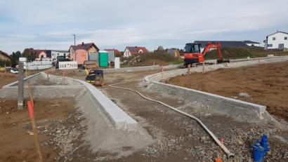 Bild: gi
Die Erschließungsarbeiten für den 
zweiten Teilabschnitt des Bebauungsplans „Steinling III“ durch. Die Fertigstellung richtet sich nach dem Zeitpunkt des Wintereinbruchs.