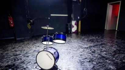 Symbolbild: Jens Büttner/dpa
Die Konzerttouren sind abgesagt, die Bühnen dieser Welt leer. Hauptberufliche Musiker und Sänger wie Markus Engelstaedter und Brigitte Traeger haben derzeit kaum noch Aufträge.