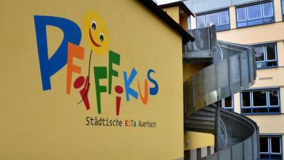 Bild: ll
Die Gebührenspirale bei der Städtischen Kindertagesstätte Pfiffikus dreht sich jetzt doch nicht ganz so stark nach oben, wie zunächst geplant war. Dieses Thema sorgte im Auerbacher Stadtrat für eine längere Diskussion.