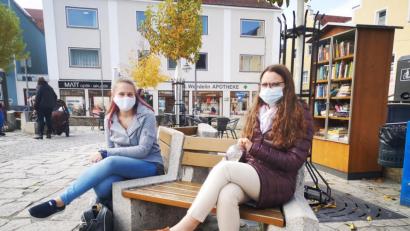 Bild: td
Noch besteht für den Schwandorfer Marktplatz keine Maskenpflicht Mit Erreichen des Signalwerts von 35 Infizierten pro 100.000 Einwohner in 7 Tagen könnte sich das ändern - falls der Platz als "häufig frequentiert" eingestuft wird.