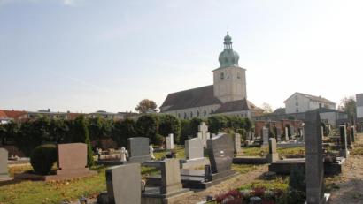 Bild: ads
Allerheiligen in Corona-Zeiten: Die Pfarreien in Amberg und im Landkreis Amberg-Sulzbach gehen unterschiedlich mit den Vorgaben zum Infektionsschutz um.