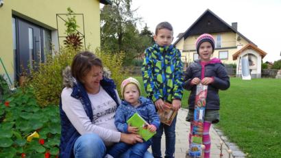 Bild: Martin Stigler/exb
Mutter Michaela mit den stolzen "Kürbis-Siegern" Josefa, Max und Emma Glaser (von links).