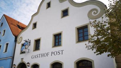 Bild: Dobler
Das Anwesen Marktplatz 3 gehört zu den ältesten Gebäuden der Stadt Schwandorf und steht unter Denkmalschutz.