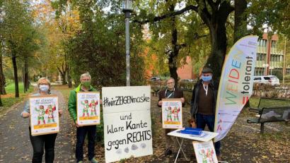 Bild: Peter Klein
Verteidiger der Maskenpflicht: (von links) Sabine Zeidler, Manfred Weiß, Veit Wagner und Herbert Schmid setzen ein Zeichen gegen Kundgebungen, "die von außen in diese Stadt getragen werden".