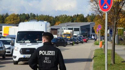 Bild: Kunz
Die Polizei ist am Festplatz und in der Innenstadt mit großem Aufgebot präsent.