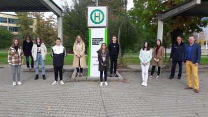 Bild: Armin Ismail/exb
Acht neue Buslotsen wurden in der und für die Neunburger Realschule ausgebildet. Sämtliche Buslinien im Einzugsgebiet der Realschule sind durch Lotsen abgedeckt.