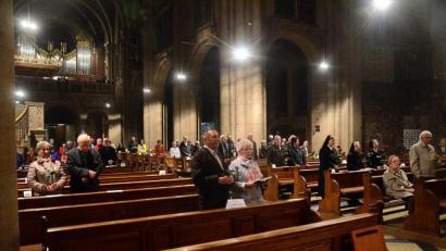 Bild: Kunz
Gemeinsam feiern in Corona-Zeiten: Die Jubelpaare werden in der Josefskirche auf Abstand gehalten.