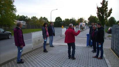 Bild: bjp
Mit dem Fortgang der Befestigungsarbeiten an der Erschließungsstraße des Industriegebiets Döllnitz ist der Bauausschuss zufrieden. Ob die Straße einen neuen Namen erhalten wird, ist allerdings ungewiss.