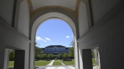 Bild: Petra Hartl
Blick auf das OTH-Gebäude in Amberg: Auch an der Hochschule Amberg-Weiden hat das Wintersemester begonnen.
