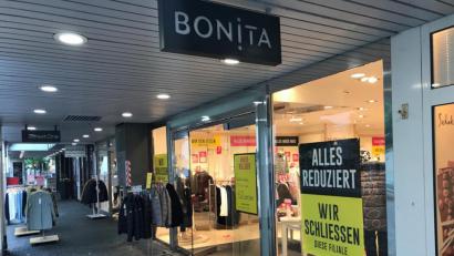 Bild: Gabi Schönberger
Der Räumungsverkauf in der Weidener Filiale von Bonita ist bereits angelaufen. Zum Jahresende wird das Geschäft geschlossen.