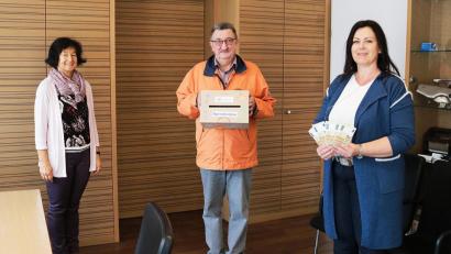 Bild: Stefan Malzer, Landkreis Tirschenreut/exb
Von links: Annegret Dworschak, Dr. med. Hans-Jürgen Jokiel und Claudia Grillmeier.