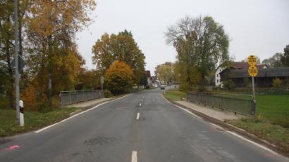 Bild: wro
Die Tirschnitzbachbrücke (Bild) in Schönhaid muss erneuert werden. Die Kosten summieren sich auf rund 560.000 Euro.