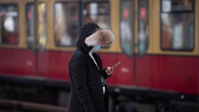 Bild: Paul Zinken/dpa
Einer Umfrage zufolge hält gut jeder zweite Deutsche die geltenden Auflagen zur Eindämmung der Pandemie für angemessen.