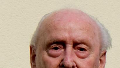 Bild: le
Der frühere Hausmeister der Flosser Schule, Helmut Schopper, feierte 90. Geburtstag.