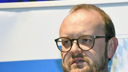 Archivbild: Petra Hartl
Landrat Andreas Meier verurteilt die Spontandemo am Montag gegen Neustadts Bürgermeister Sebastian Dippold.