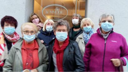 Bild: phl
Die SPD-Frauen brachten nicht nur Spenden in Form von Kleidungsstücken mit, es wurde auch gleich das eine oder andere hübsche Stück erworben.