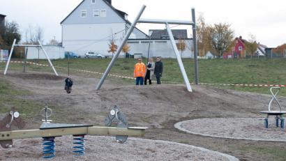 Bild: nza
Neue Spielgeräte für Groß und Klein im Bürgerpark aufgestellt.