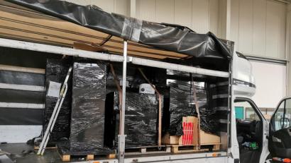 Bild: Hauptzollamt Regensburg/exb
In Kartons fanden Zollbeamte in Selb bei einer Kontrolle eines Kleintransporters rund 500.000 Schmuggelzigaretten.